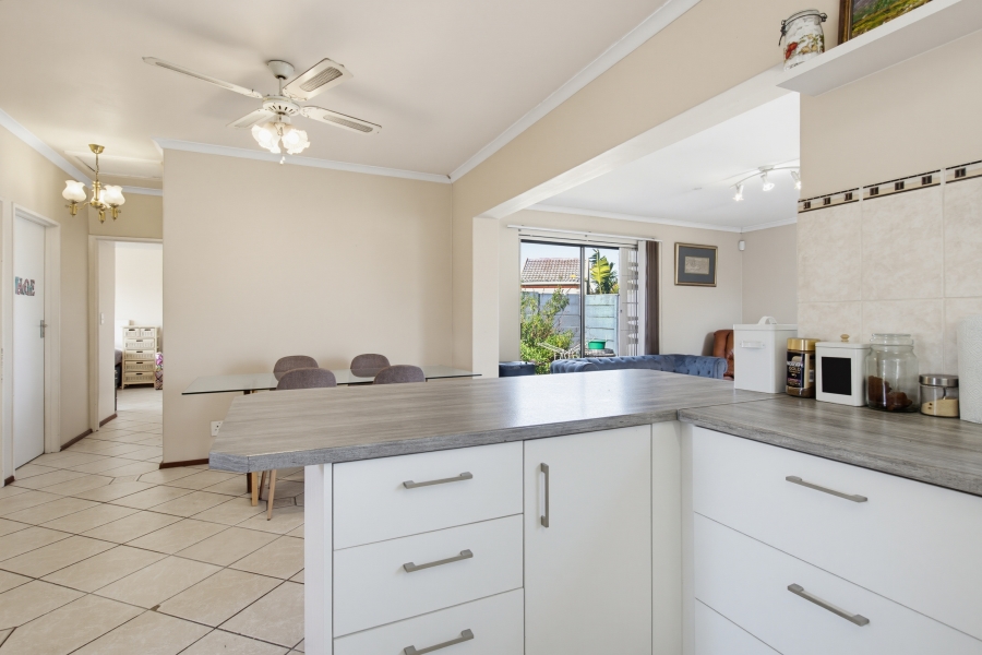 4 Bedroom Property for Sale in Vredekloof East Western Cape